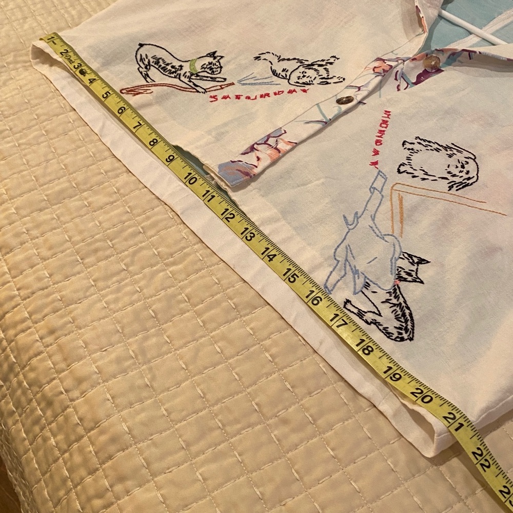 White Handmade Blouse Cat and Dog Embroidered - Picture 8 of 13